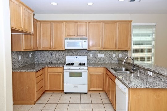 Building Photo - 444 Chestnut St,Brentwood