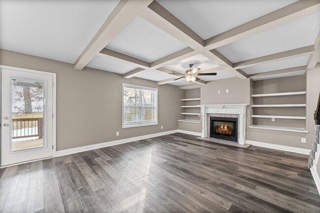 Building Photo - Pet Friendly Three Bedroom with Bonus!