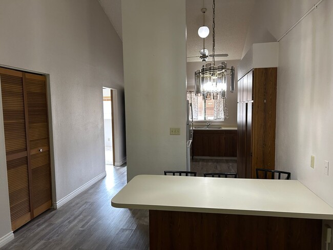 Building Photo - Spacious 2-bedroom unit now available at N...