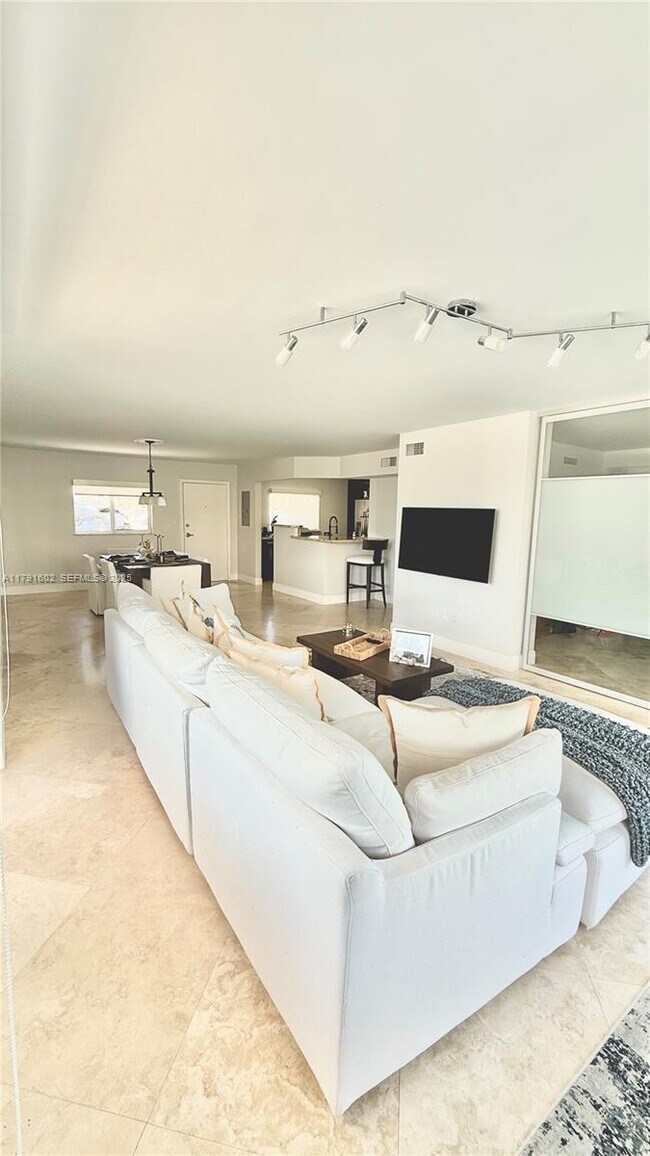 Building Photo - 4000 NE 170th St