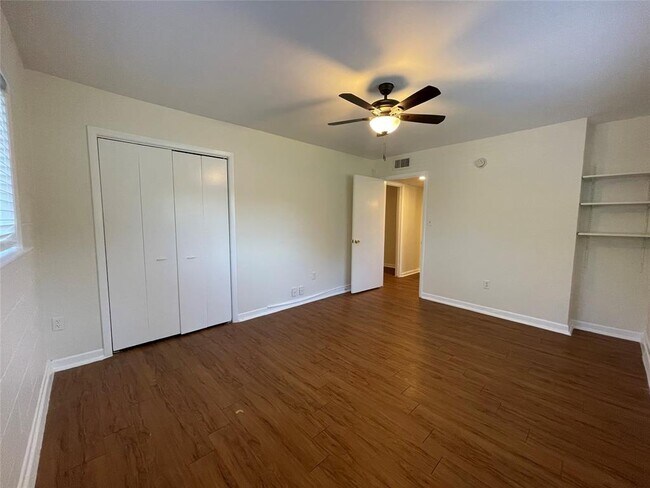 Building Photo - 3106 Duval St