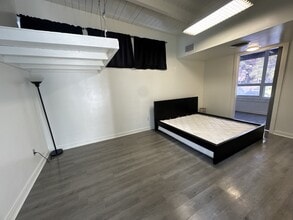 Building Photo - 547 Gayley Ave