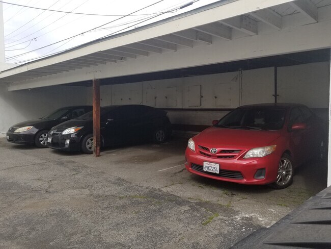 Building Photo - 1226 Gower N St