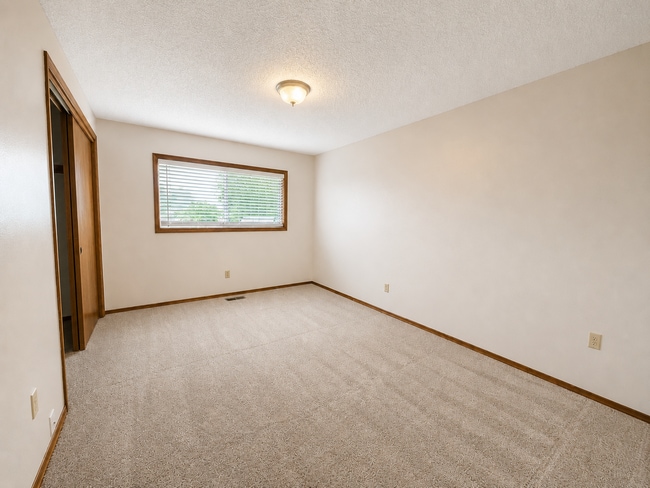 Building Photo - 21318 SE Alder Ct