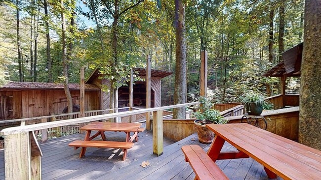 Building Photo - 15303 Midland Trail
