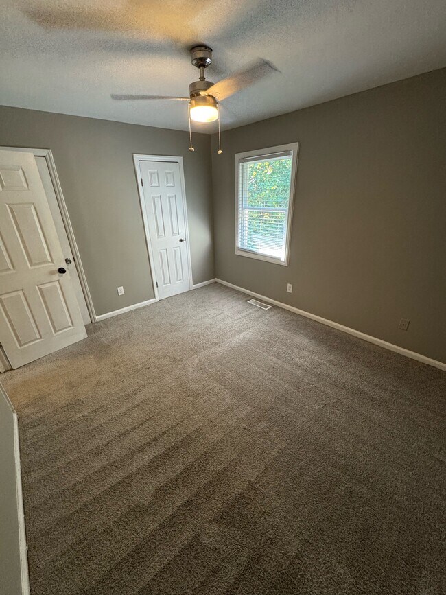 Building Photo - 113 Aqua Ct