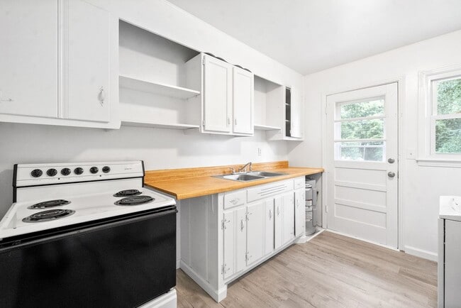 Building Photo - 1953 Batts Ln