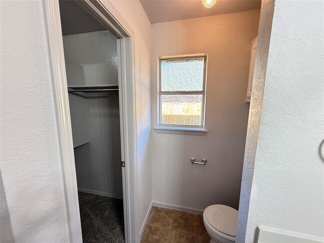 Building Photo - 528 NW 172nd Pl