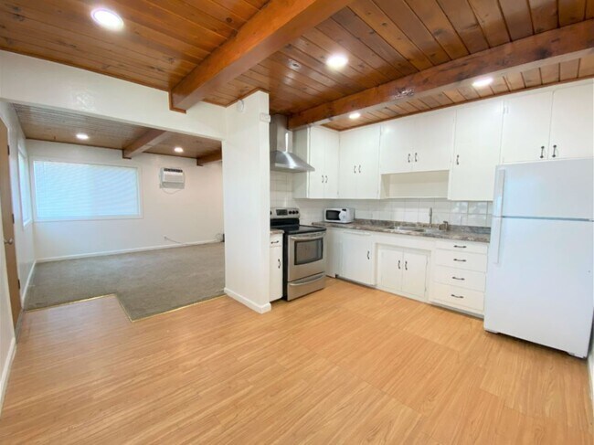 Building Photo - 605 Barney St