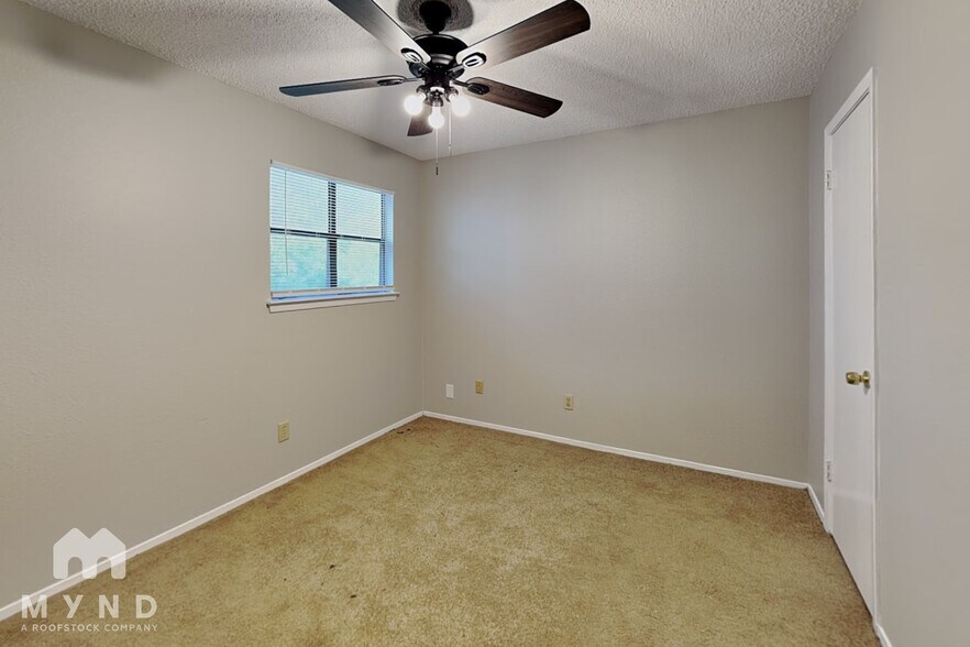 Building Photo - 2300 Berkett Dr