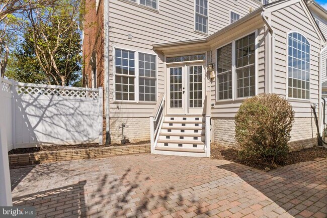 Building Photo - 42465 Regal Wood Dr