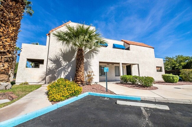 Building Photo - AVAILABLE June 1 - Showing available NOW