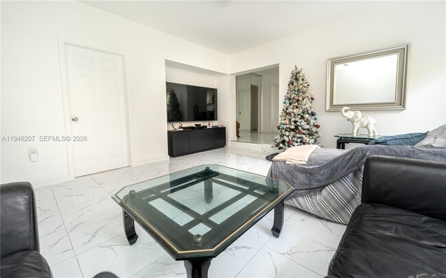 Building Photo - 919 SW 25th Ave