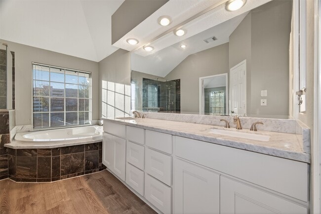 Building Photo - 12912 Kingsbridge Ln