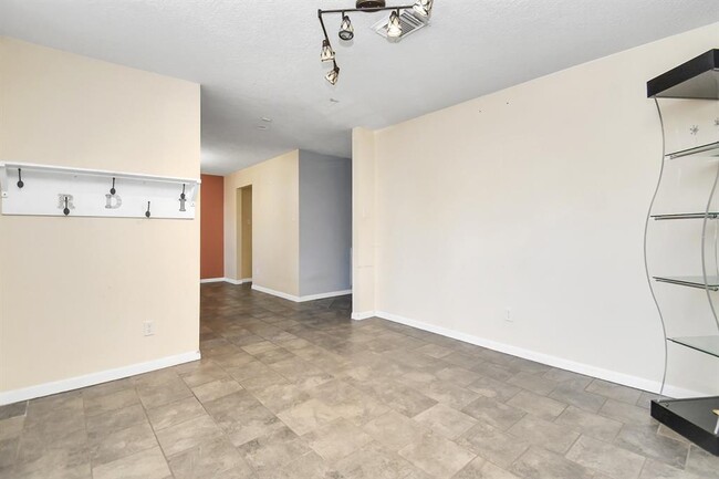 Building Photo - 8811 Tan Oak Cir