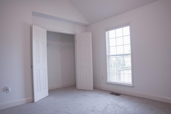Building Photo - 2206 Anderson Rd