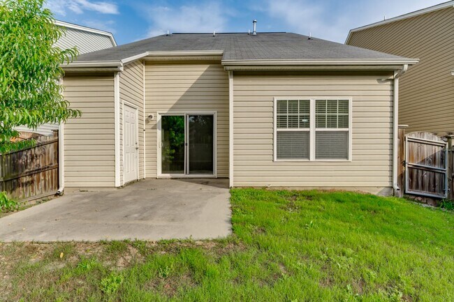 Building Photo - 223 Chestnut Oak Ln