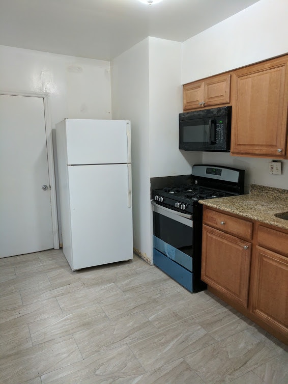 Building Photo - Check out this Totally Updated First Floor Duplex! 2BR+Den
