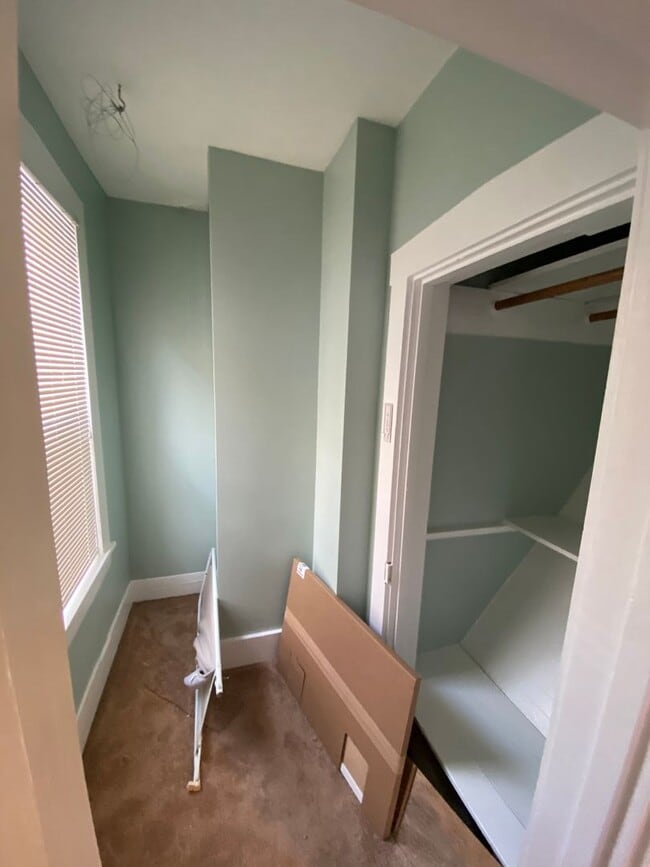 Building Photo - Beautiful Three Bedroom Townhouse in Northwest Lancaster City!