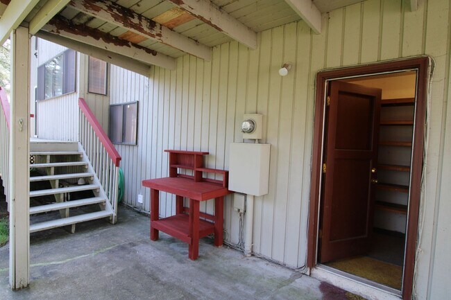 Building Photo - SPACIOUS 3+ BEDROOM SALMON CREEK/MOUNT VISTA MULTI-LEVEL HOME WITH LARGE FENCED YARD!