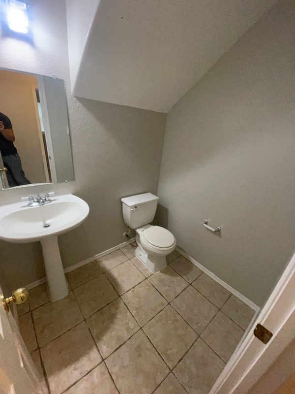 Building Photo - 20911 Southvine Ct
