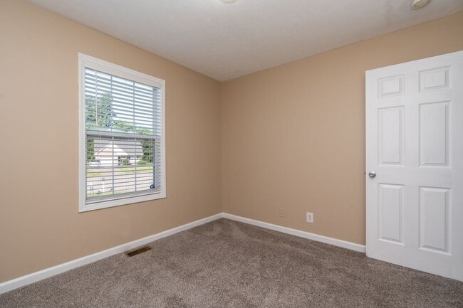 Building Photo - 102 Brandi Ct