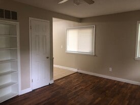 Building Photo - 3702 Ivanhoe Ave