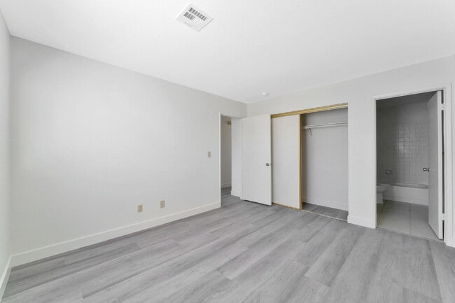 Building Photo - 2257 Exeter Dr