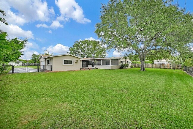 Building Photo - 8240 SW 141st St