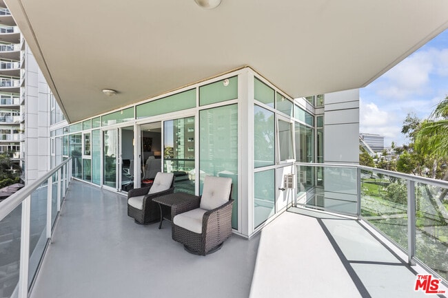 Building Photo - 13600 Marina Pointe Dr