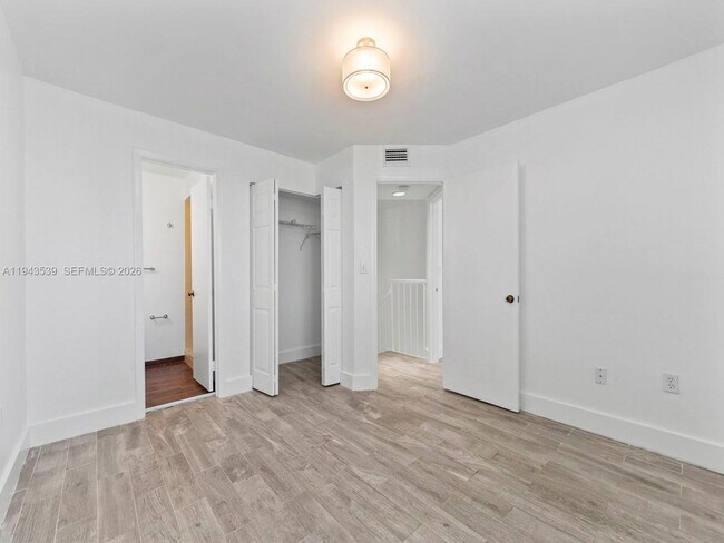 Building Photo - 4560 SW 68th Ct Cir