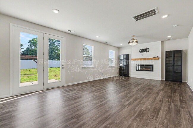 Building Photo - 6018 Weddington Pointe Dr