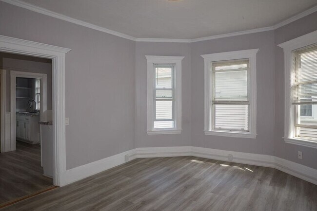 Building Photo - 285 Medford St