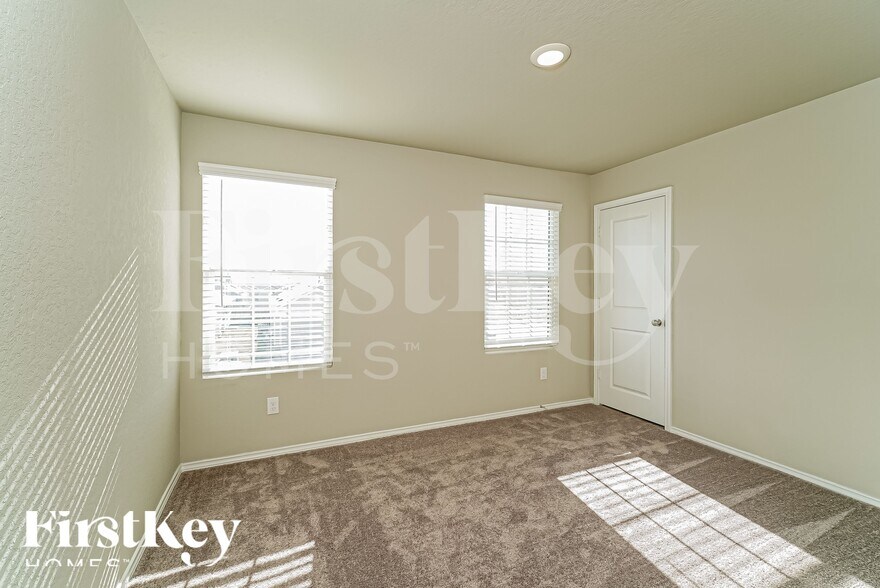 Building Photo - 10707 Prusiner Dr
