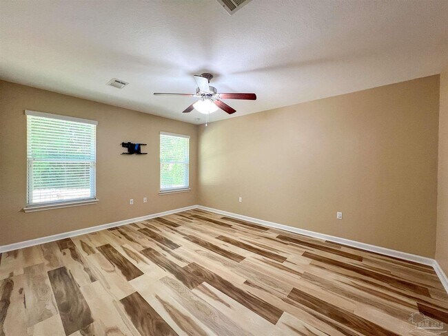 Building Photo - 202 Creekview Dr