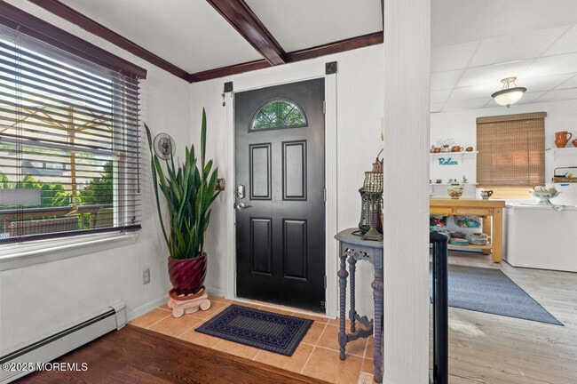 Building Photo - 517 Laurel Ave