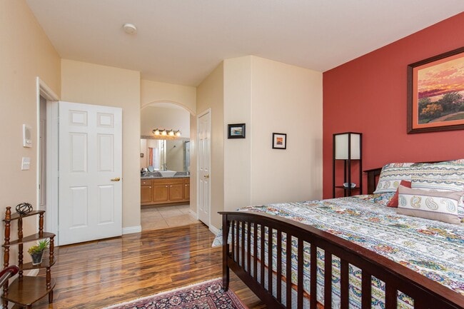 Building Photo - Fully furnished luxury 3br townhome with garage in gated Summerlin community