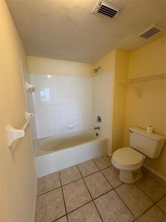 Building Photo - 13827 Fairway Island Dr