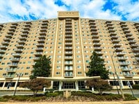 Building Photo - Bright And Spacious 1 Bed 1 Bath Condo Wit...
