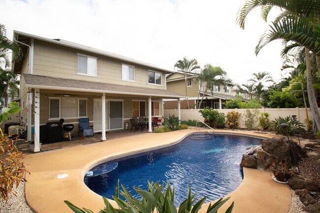 Building Photo - Stunning 4-Bedroom Home with Solar and Sal...