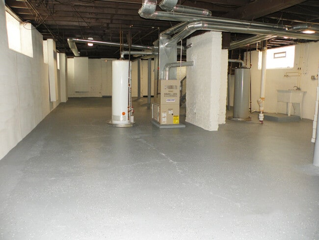 Building Photo - 3583 Chelton Rd