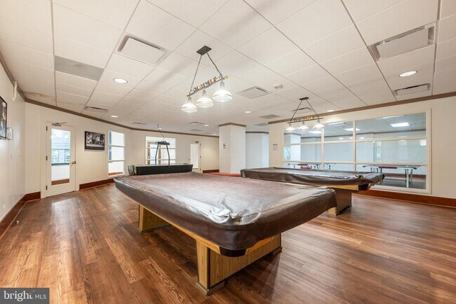 Building Photo - 205 Yoakum Pkwy
