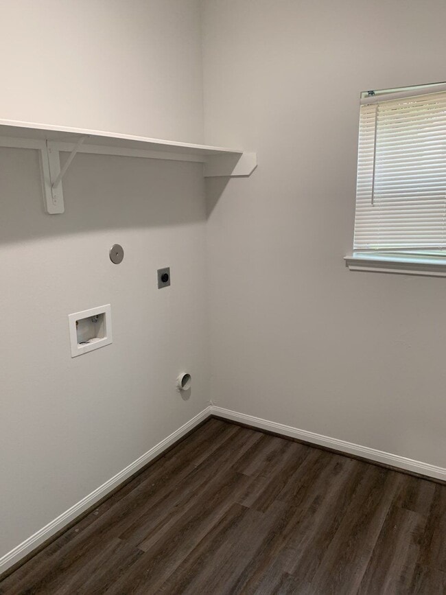 Building Photo - 9026 Everglade Dr