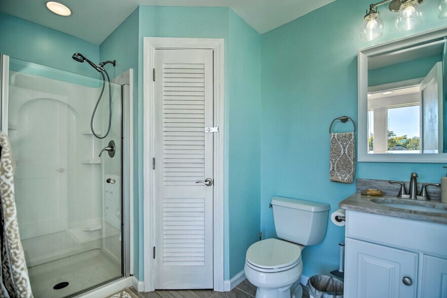 Building Photo - 2712 Shorewood Dr