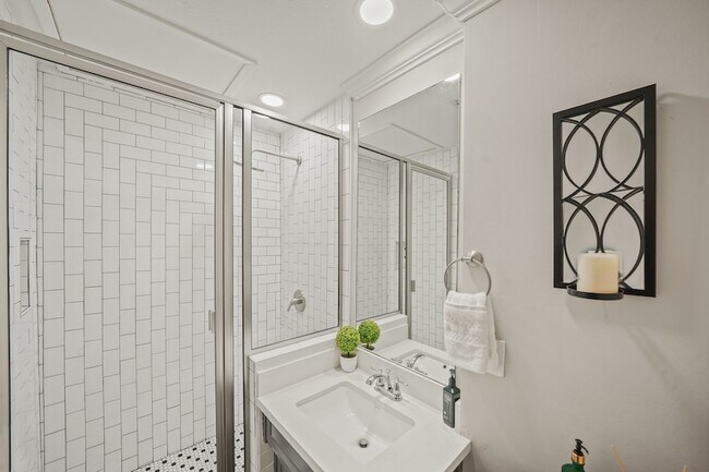 Building Photo - 15831 Ridge Park Dr