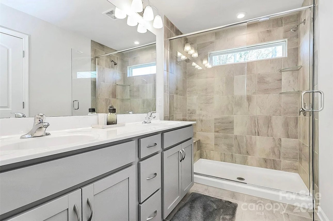 Building Photo - 16042 Red Buckeye Ln