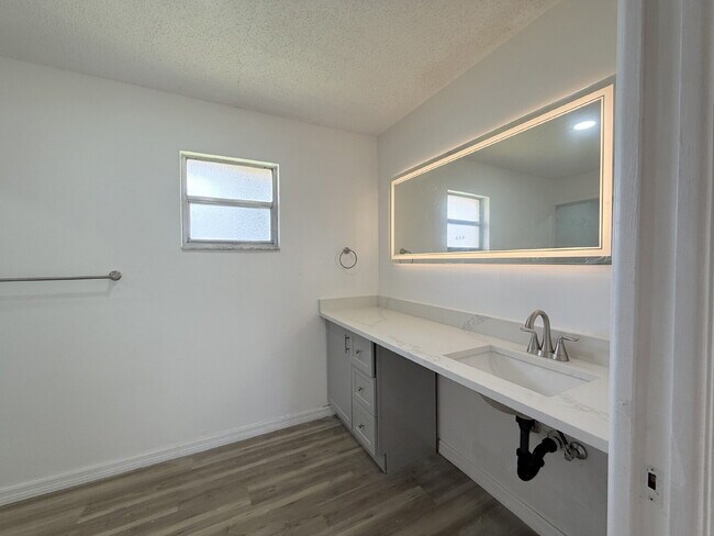Building Photo - 7702 Ivory Terrace