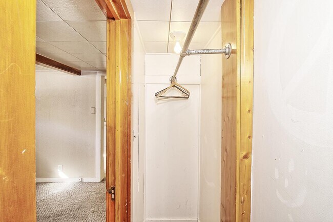 Building Photo - 825 N 7th St