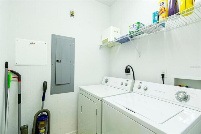 Building Photo - 636 Wells Ct