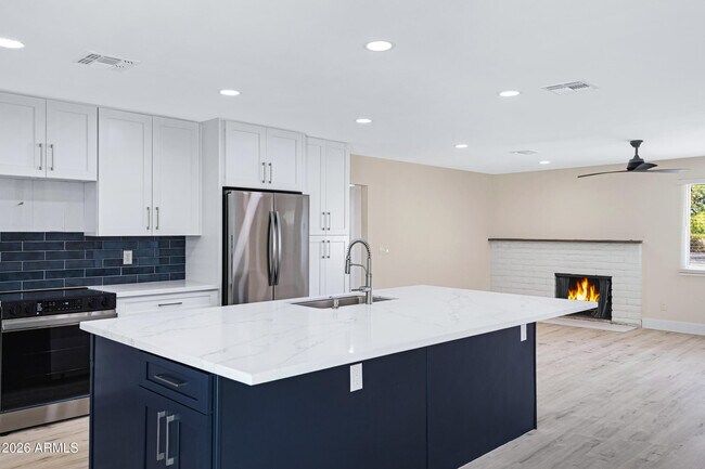 Building Photo - 3921 S Kenneth Pl